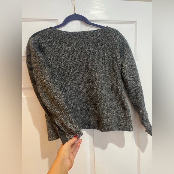 Modern and classic Madewell sweater - Picture 3 of 5